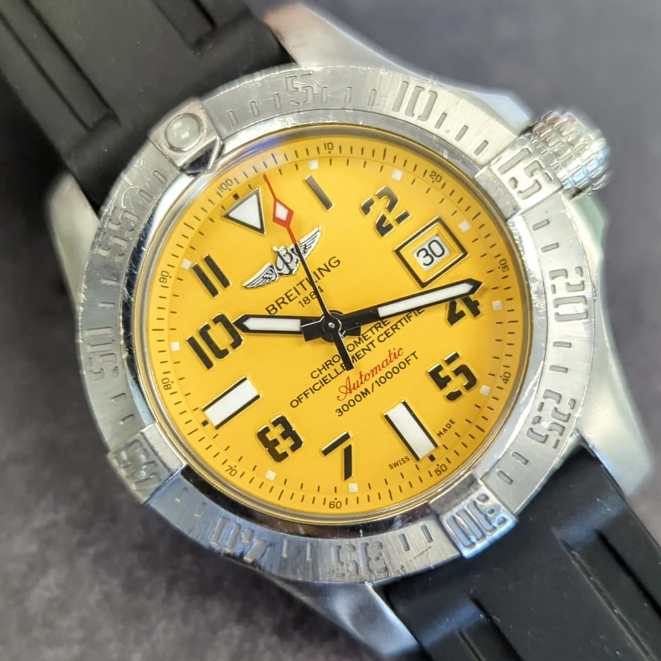 Breitling Avenger II Seawolf Automatic Watch A17331 Yellow Dial Date COSC Wristwatch - Image 10