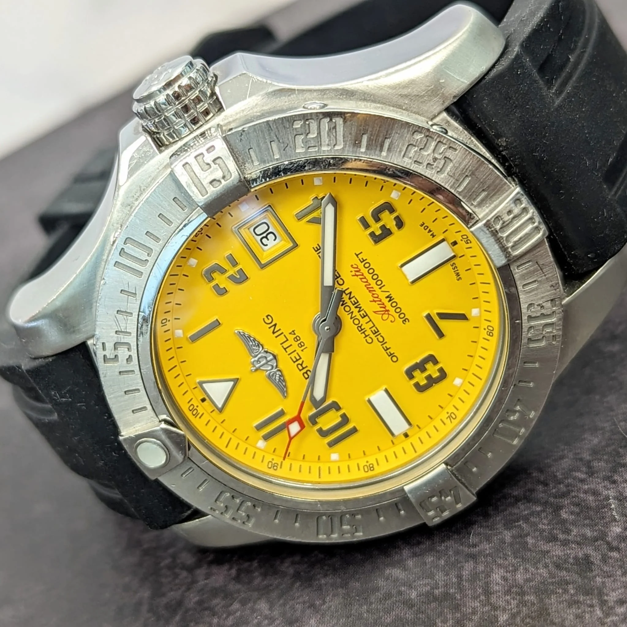 Breitling Avenger II Seawolf Automatic Watch A17331 Yellow Dial Date COSC Wristwatch - Image 7