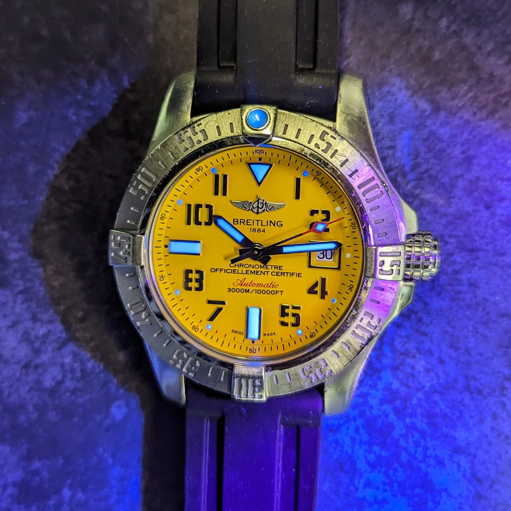 Breitling Avenger II Seawolf Automatic Watch A17331 Yellow Dial Date COSC Wristwatch - Image 9