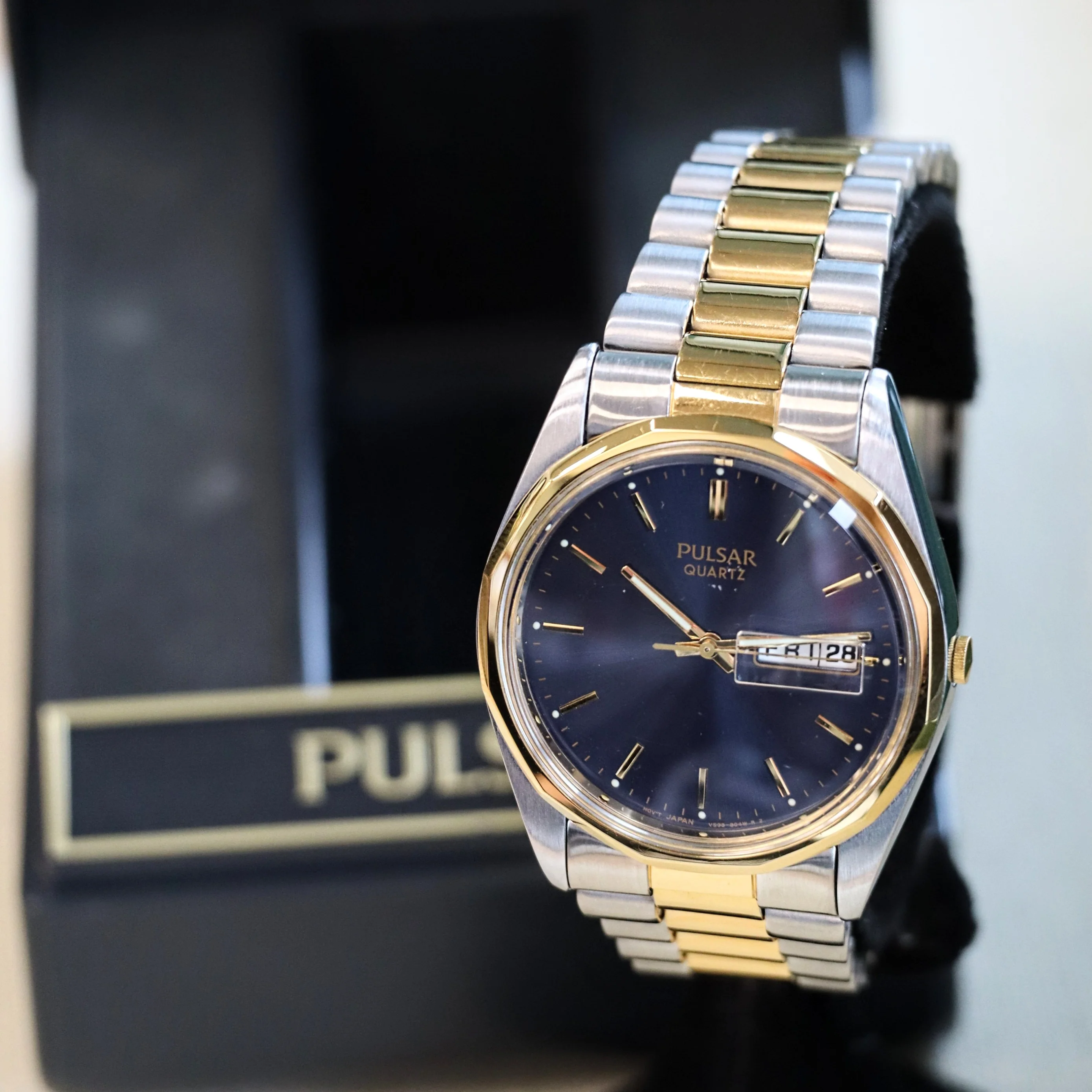 NOS PULSAR Quartz Watch Ref. PPX108 Day/Date Two-Tone Case & Bracelet Wristwatch Box & Papers! - Image 6
