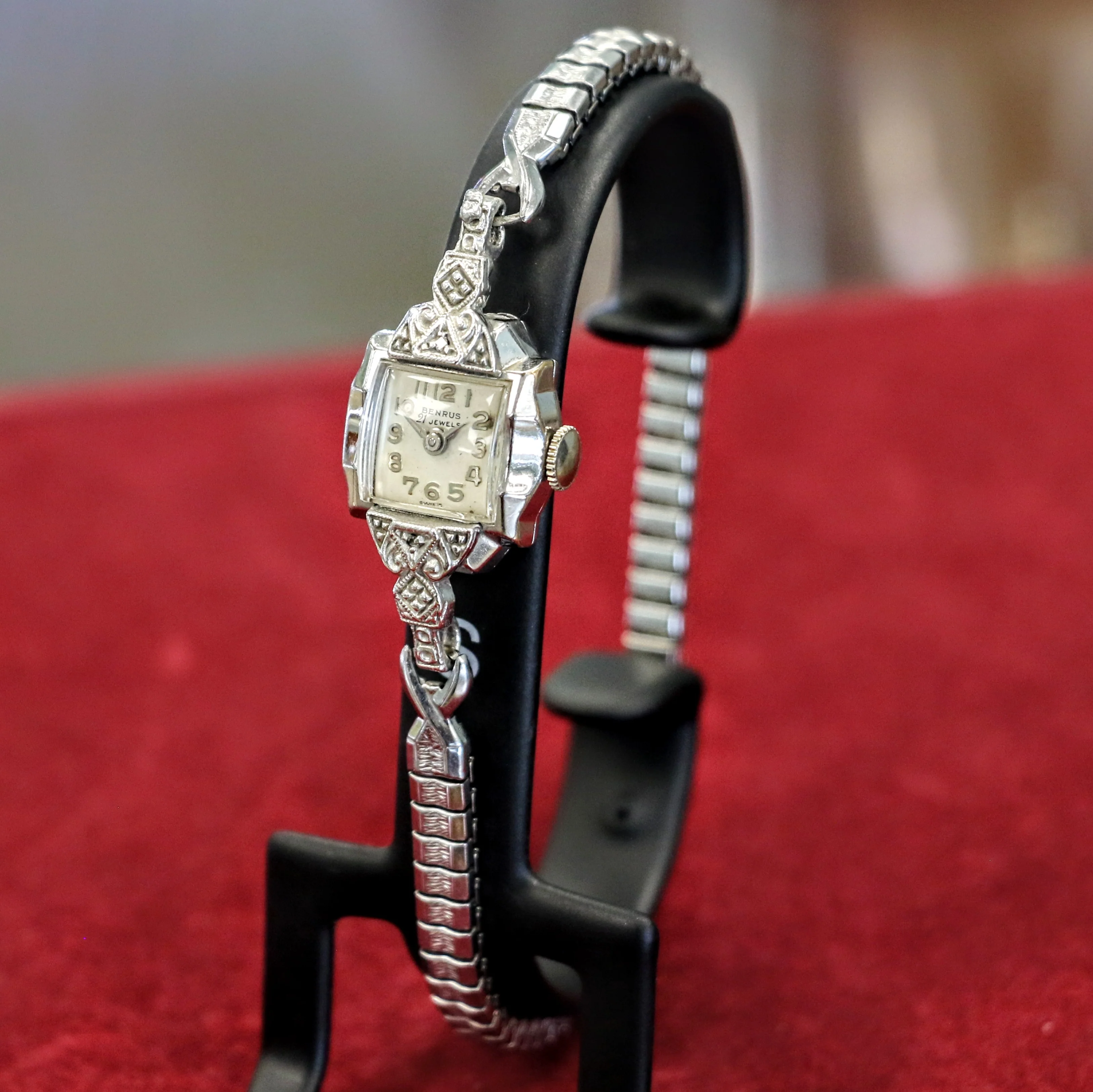 Vintage BENRUS Ladies Watch 21 Jewels Modele BMA40 Swiss Made Wristwatch Fancy Case - Image 3