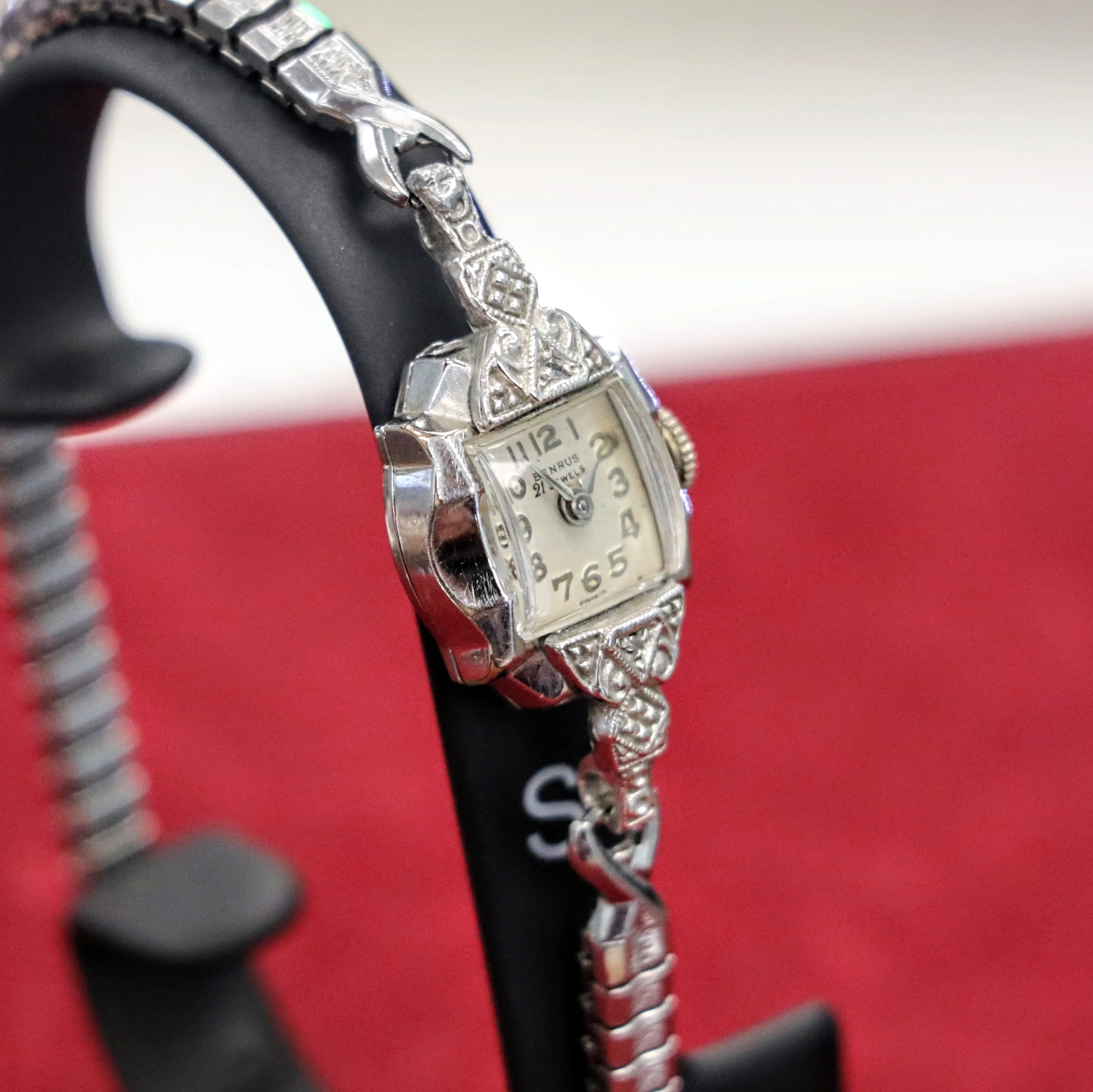 Vintage BENRUS Ladies Watch 21 Jewels Modele BMA40 Swiss Made Wristwatch Fancy Case - Image 5