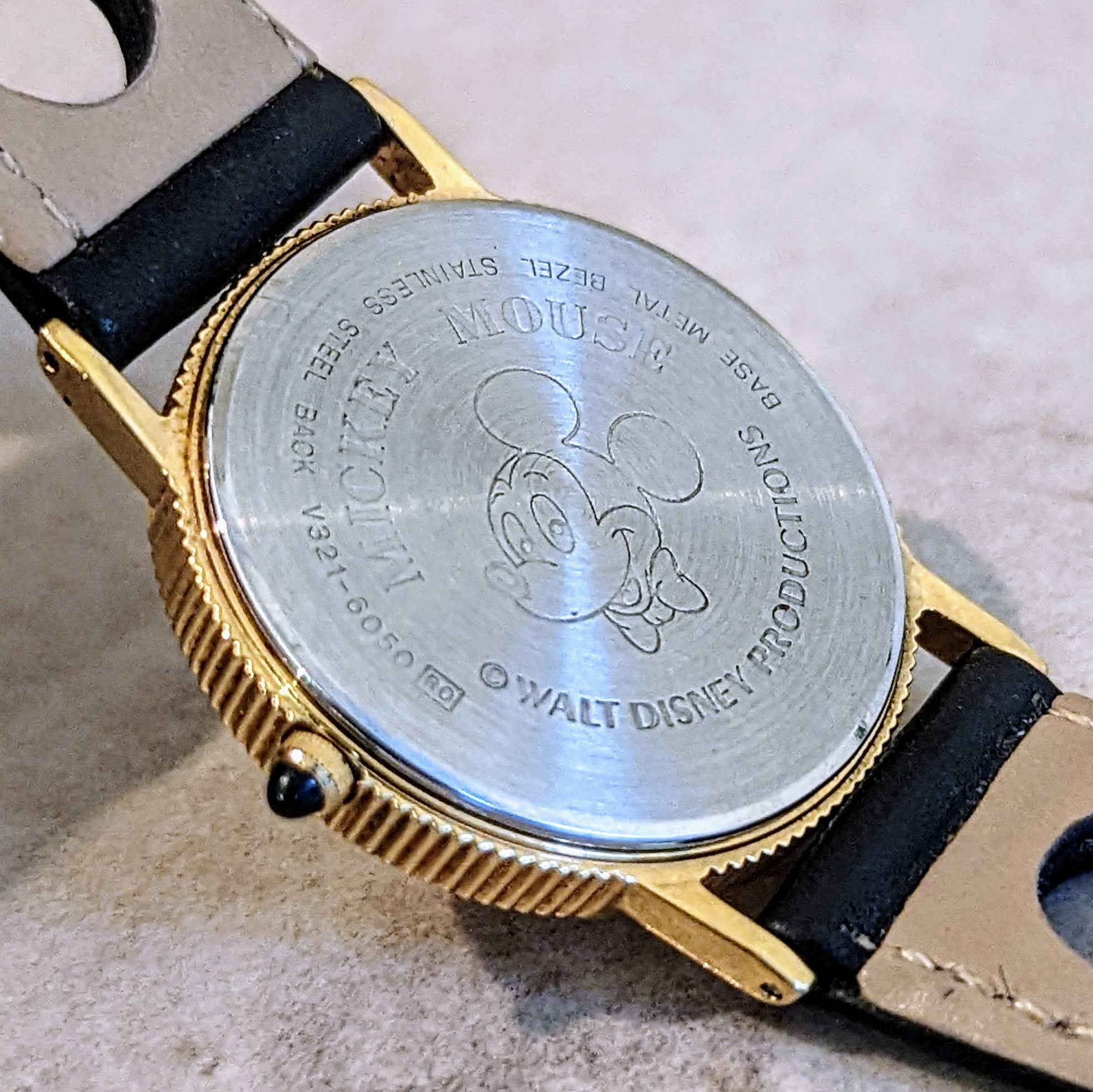 Vintage LORUS Mickey Mouse Bowtie Wristwatch Quartz Movement - Image 7